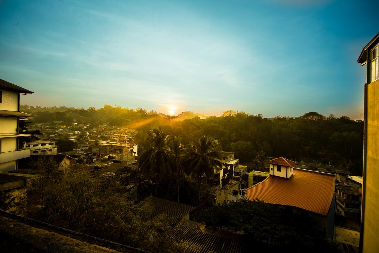 Heavens Door Guest Inn Kandy Exterior foto